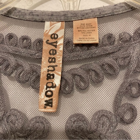 Eyeshadow Gray Cardigan Sleeveless Womens Size Medium Crotchet Flowers Layering - Picture 3 of 8